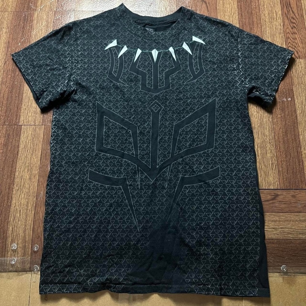 Marvel Black Panther Graphic Disney Shirt Small